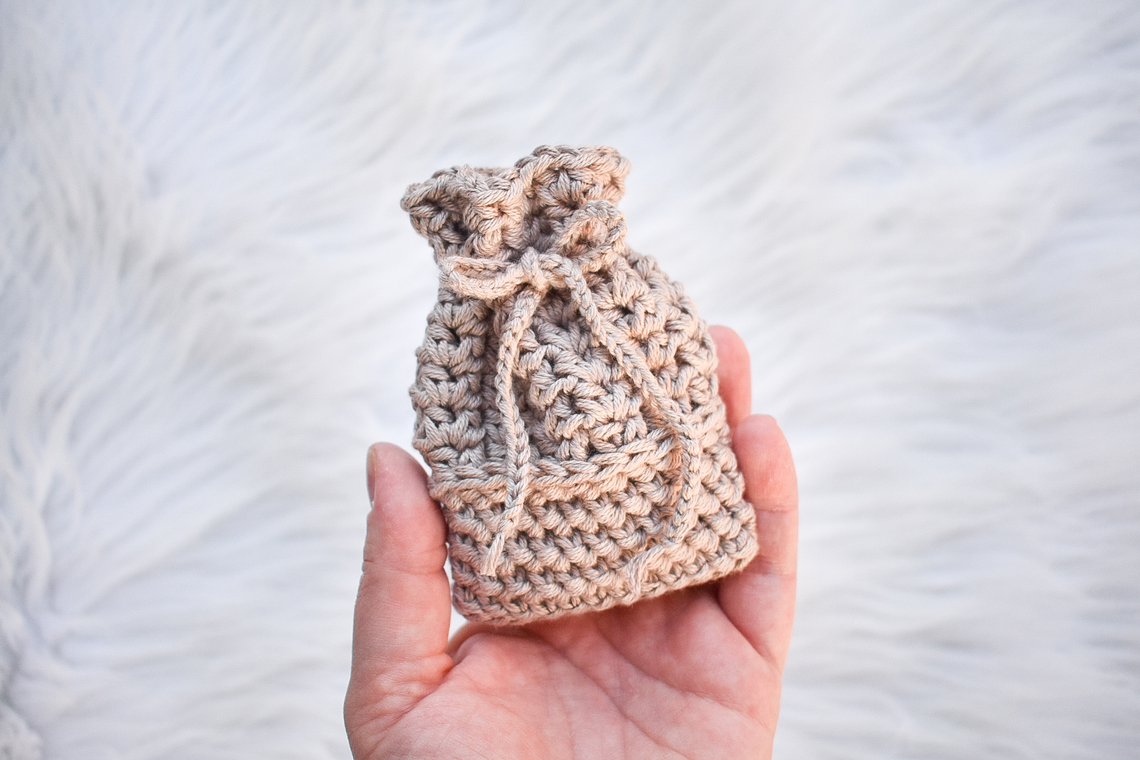 Wicker Weave Crocheted Coin Purse Pattern: Easy to make, fun to give away  as gifts! (Fun Crochet Designs Crocheted Purse Collection Book 12) - Kindle  edition by Mills, Lisa. Crafts, Hobbies &